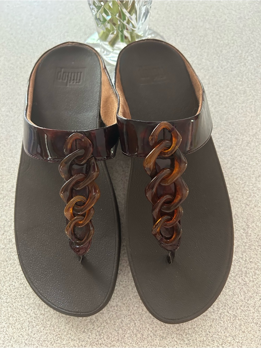 FitFlop Tortoiseshell Chain Brown Black Thong Sandals